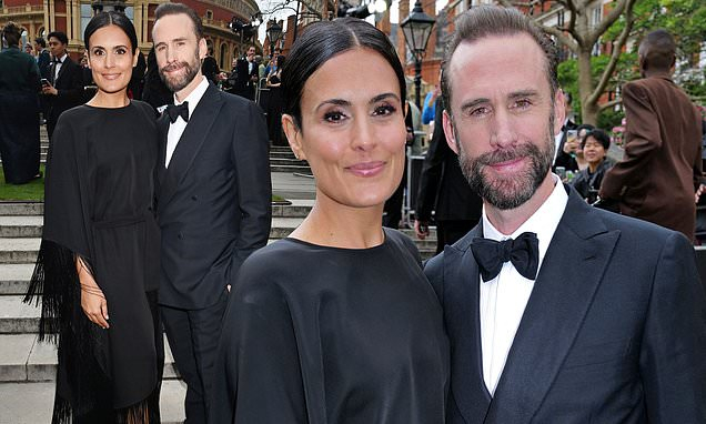 Joseph Fiennes Wife: Meet María Dolores Diéguez, the Partner Behind the Actor’s Family Joseph Fiennes Wife: Meet María Dolores Diéguez, the Partner Behind the Actor’s Family