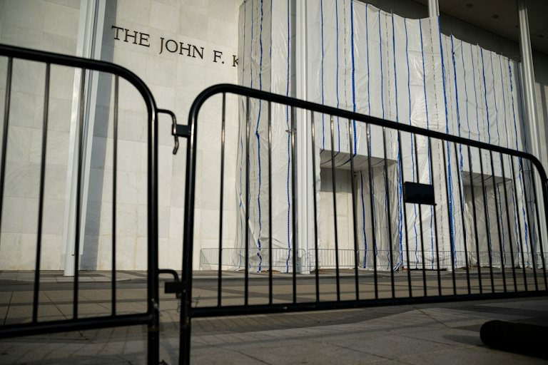 Mike Lee Blocks Kennedy Center Bill: Why One Senator’s Objection Could Doom the Historic Landmark