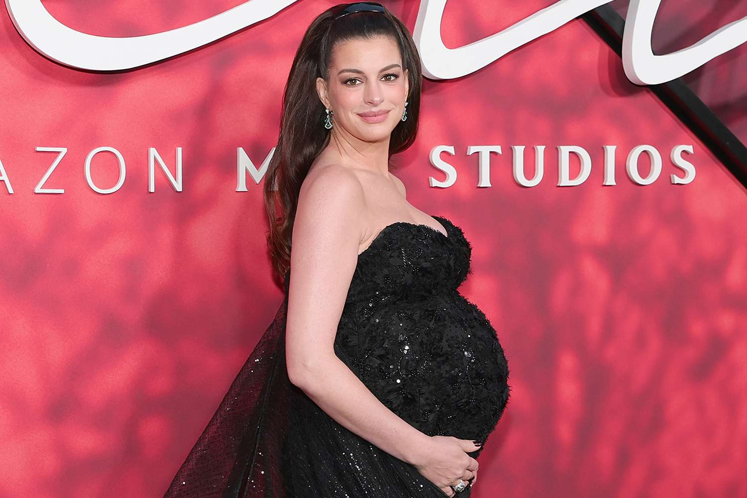 Is Anne Hathaway Pregnant? Yes, and She Brought Her Baby Bump to the ‘Verity’ Premiere Is Anne Hathaway Pregnant? Yes, and She Brought Her Baby Bump to the ‘Verity’ Premiere